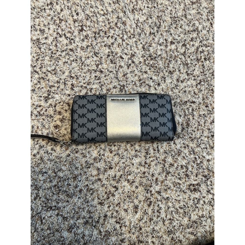Michael Kors New Jet Set Travel LG Blue Silver Wallet Wrist Stripe Zip Around